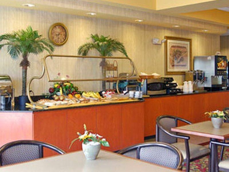Wingate By Wyndham - Orlando International Airport- Free Hot Breakfast Hotel Restaurant photo